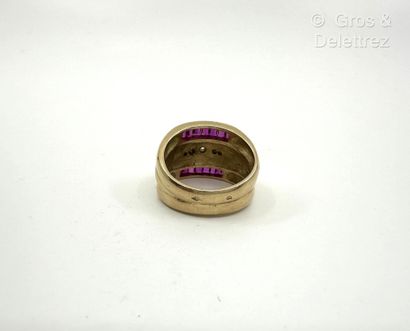 Travail français des années 1980
Bague bandeau...