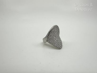 Bague bandeau marquise en or gris 750 millièmes...