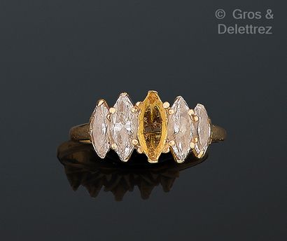 Travail français
Monture de bague en or jaune...
