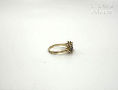 Travail français
Monture de bague en or jaune...