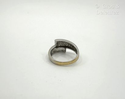 Bague croisée en or gris rhodié 750 millièmes,...