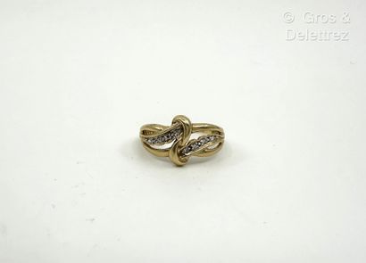 Bague « Volutes » en or jaune et or gris...