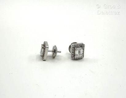 Travail français
Paire de boutons d’oreilles...