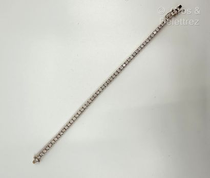 Travail italien
Bracelet ligne en or rose...