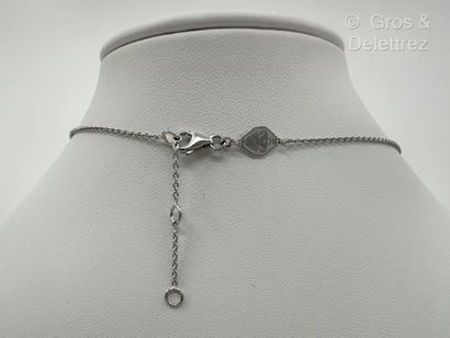 Collier en or gris 750 millièmes à fine maille...