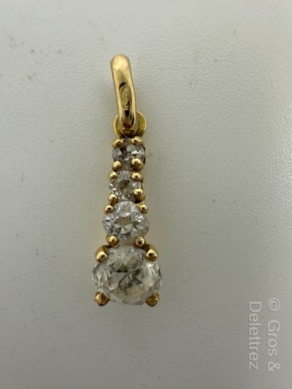 Pendentif ligne en or jaune 750 millièmes...