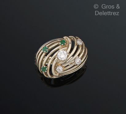 Travail français
Bague en fils d’or gris...