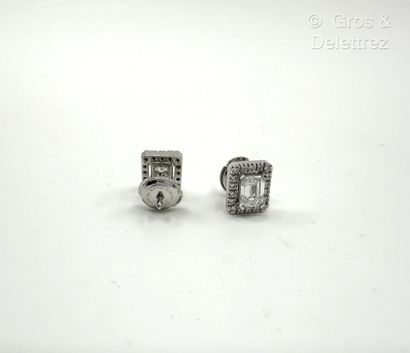 Travail français
Paire de boutons d’oreilles...