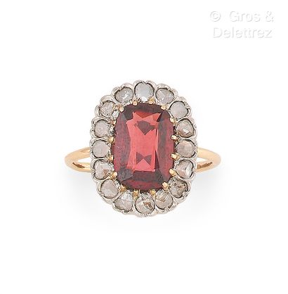 Travail de la fin du XIXe-début du XXe siècle
Bague...