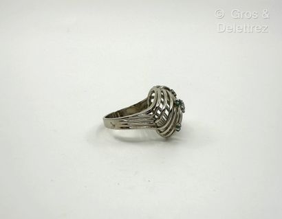 Travail français
Bague en fils d’or gris...