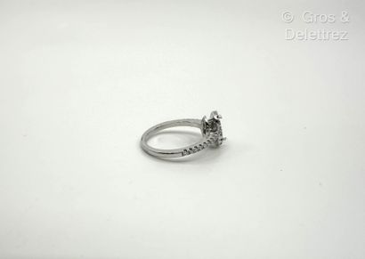 Travail français
Monture de bague en or gris...