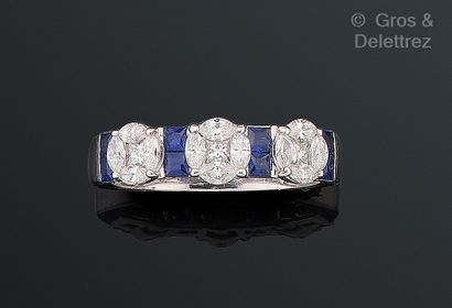 LIGNE VENDÔME
Bague rivière en or gris 750...