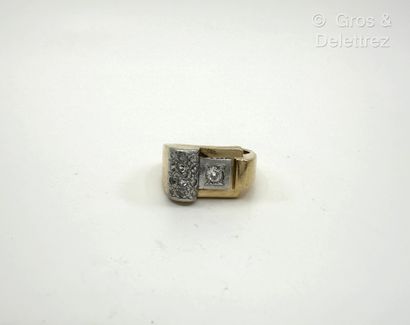 Travail des années 1940
Bague « Tank » asymétrique...