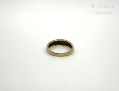 Bague jonc bombée en or jaune lisse 750 millièmes....