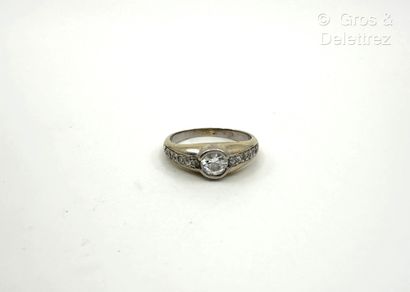 Travail français
Bague jonc en or rhodié...