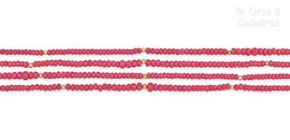 Collier de quatre rangs de perles de rubis...