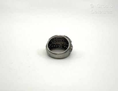 Travail français
Bague bandeau en or noirci...