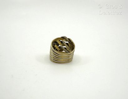 Bague bandeau à tresse stylisée en or jaune...