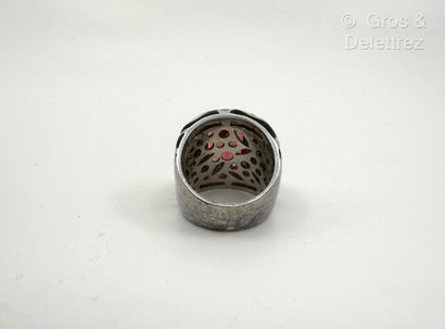 Importante bague bandeau en argent 800 millièmes...