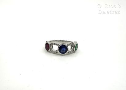 Travail français
Bague jonc ajourée en or...