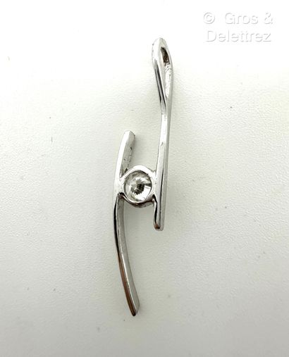 Pendentif sinueux en or gris 750 millièmes...