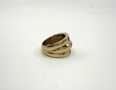 Travail français des années 1980
Bague bandeau...