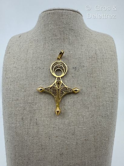 Pendentif « Croix du Sud » en or jaune filigrané...