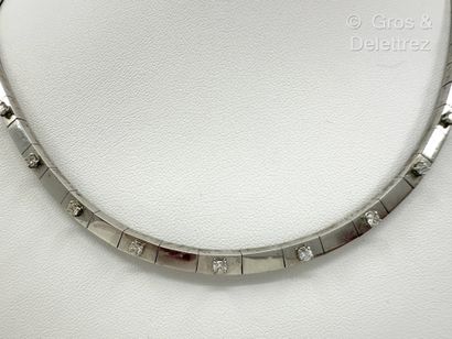 Collier semi-rigide en or gris 750 millièmes...