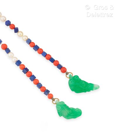 Collier « Cravate » composé d’un rang de...