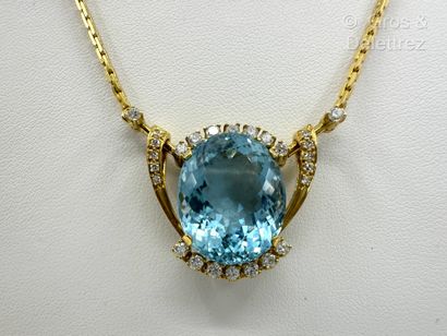 Collier semi-rigide en or jaune 750 millièmes...