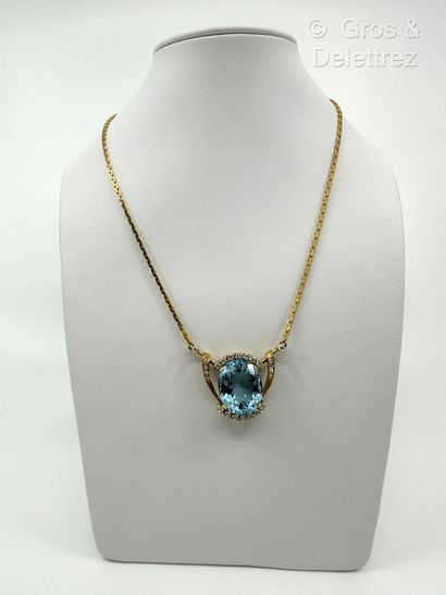 Collier semi-rigide en or jaune 750 millièmes...
