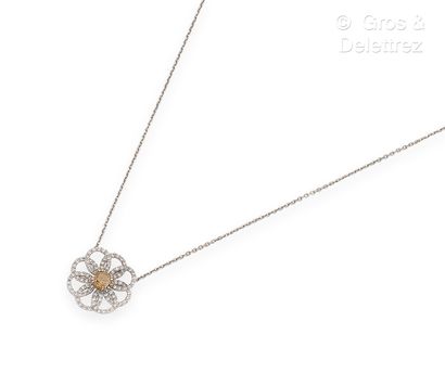 Travail français
Collier en or gris 750 millièmes...