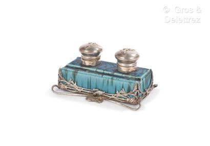 BAUDIN
Encrier en grès émaillé bleu nuancé...