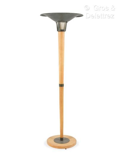 Travail vers 1940
Lampadaire en noyer blond...