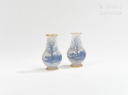 DAUM NANCY
Paire de petits vases soliflores...