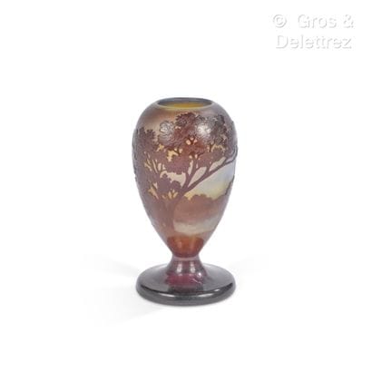ETABLISSEMENTS GALLE 
Vase ovoïde sur piédouche...