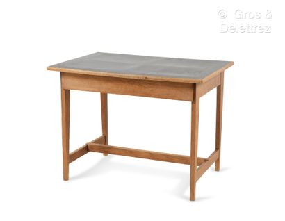 Travail 1950 
Petit bureau en chêne à plateau...