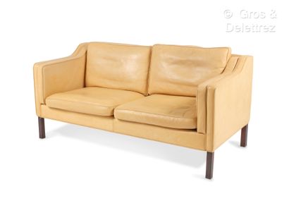 Danish work
Wooden sofa upholstered in ochre...