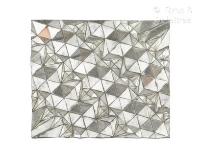 Travail moderne
Important miroir en relief...