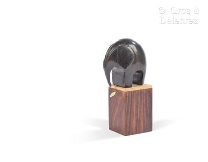Travail français
Sculpture en ébène et placage...