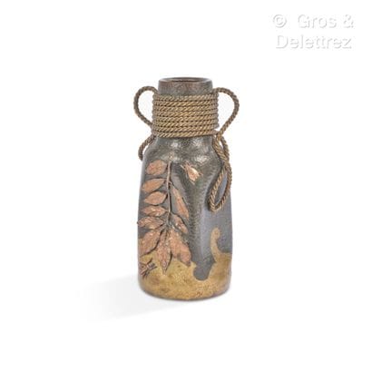 Henri HUSSON (1852-1914), dans le goût de
Vase...