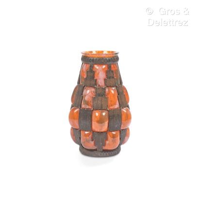 Travail du début du XXe siècle
Vase en verre...