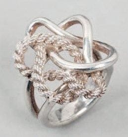 HERMES Paris
Bague en argent figurant un...