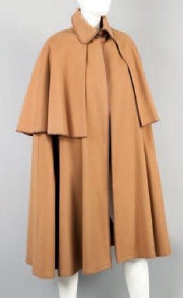 HERMES Paris
Cape de cocher en 100% laine...