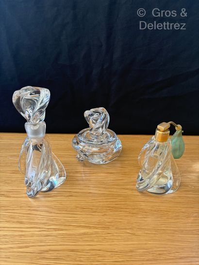 Nécessaire de toilette en cristal moulé pressé...