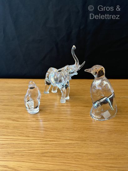 Travail moderne 
Lot en verre et cristal...