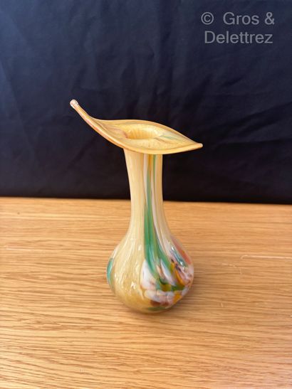MURANO
Vase soliflore en verre teinté dans...