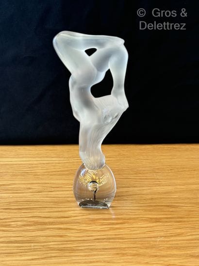 DAUM FRANCE 
Acrobate 
Presse-papier en cristal...