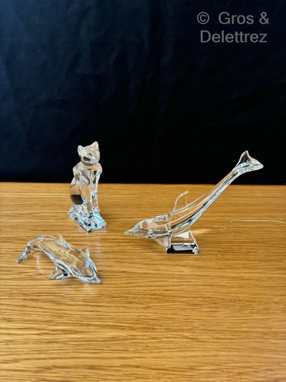 Travail moderne 
Lot en verre et cristal...