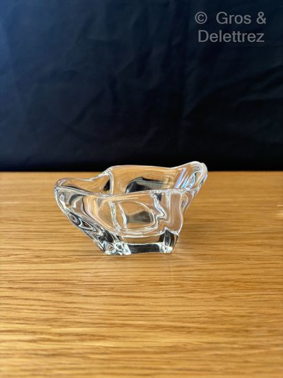 DAUM FRANCE
Cendrier de forme libre en cristal...